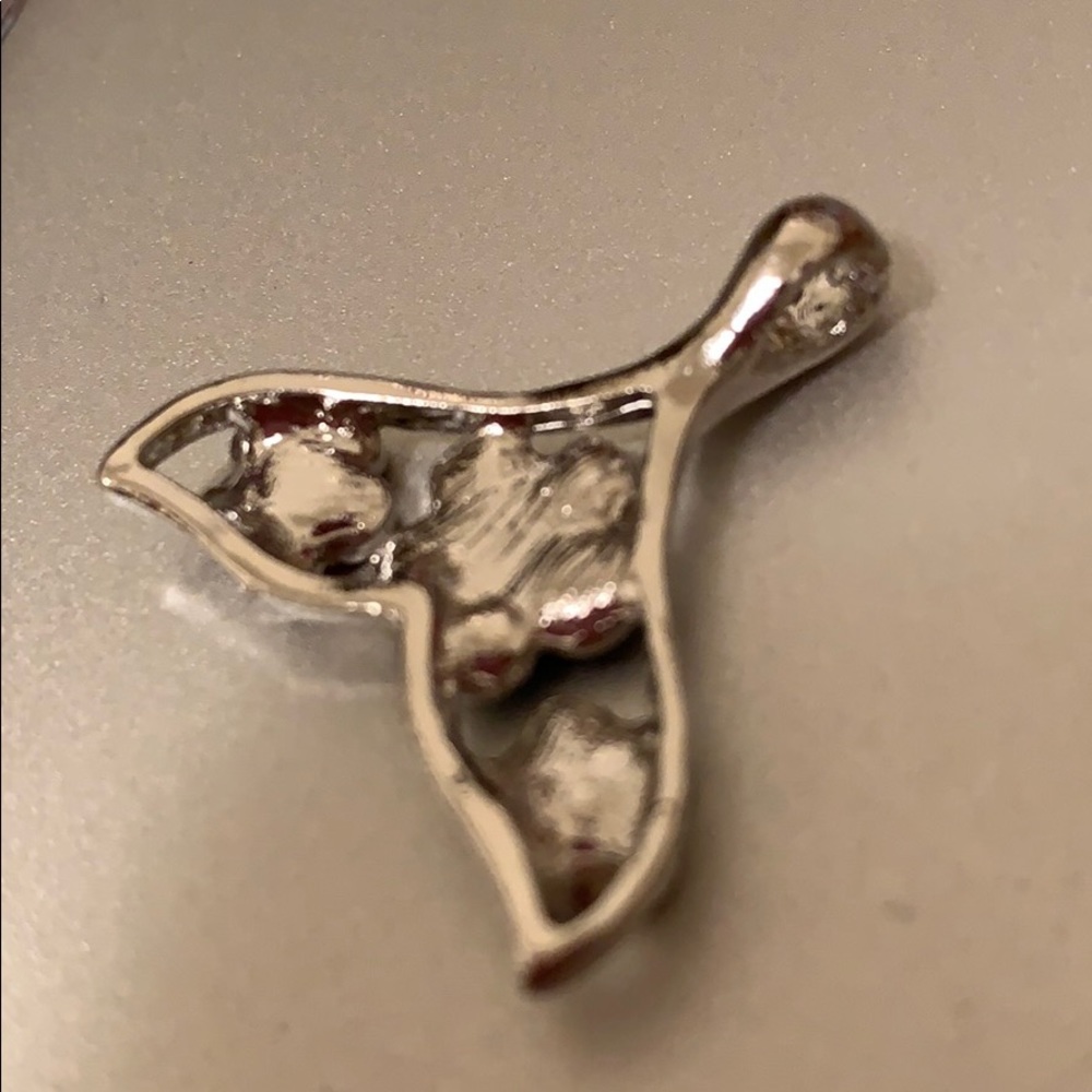 Whale tail with flowers pendant charm cute new - Picture 3 of 4